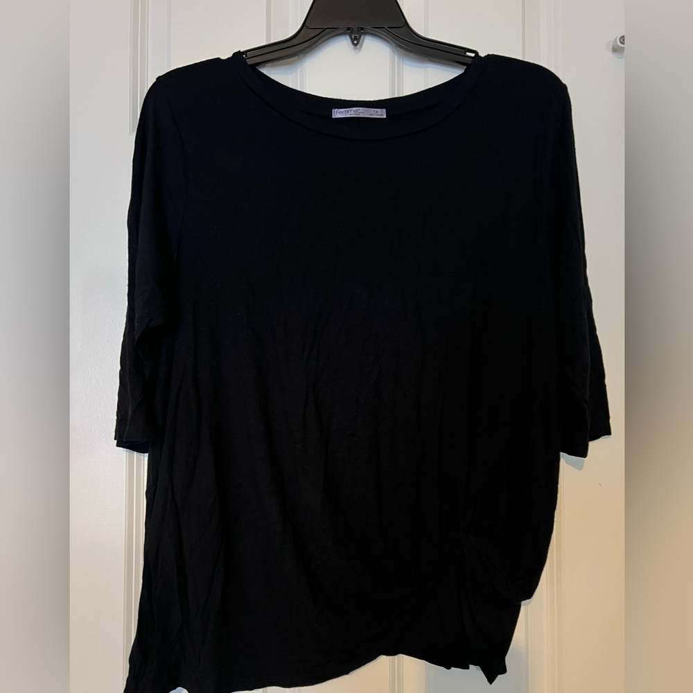 Femme 3/4 sleeve twist front top. Size 1X.
